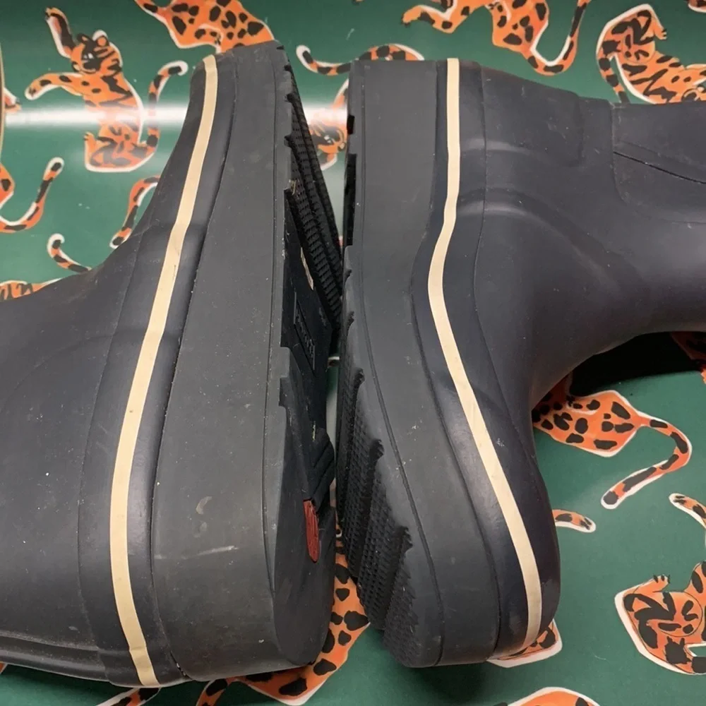 Hunter Original Short Matte Buckle Strap Rain Boots in Navy